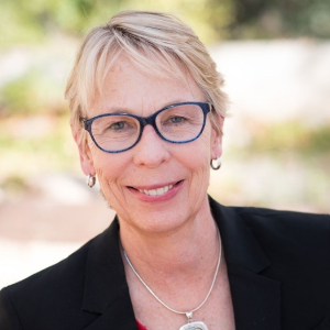 portrait of Lauri Johnson