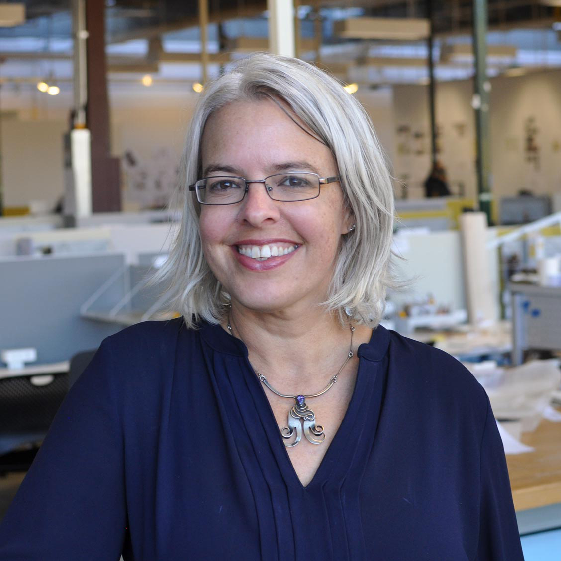 portrait of Lesli Hoey