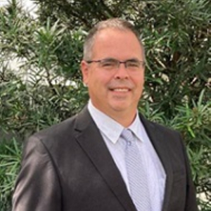 portrait of Steven Fernandez