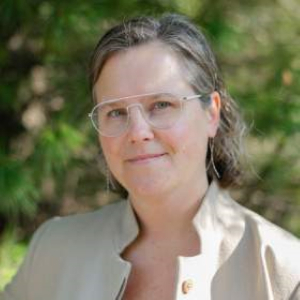 portrait of Lauren Fischer