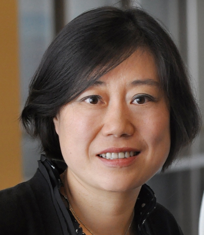 portrait of Tongbin Qu